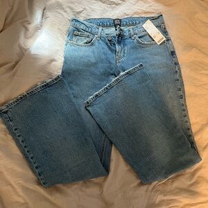 Low rise flare jean